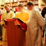 Служба предваряется чтением Деяний святых апостолов